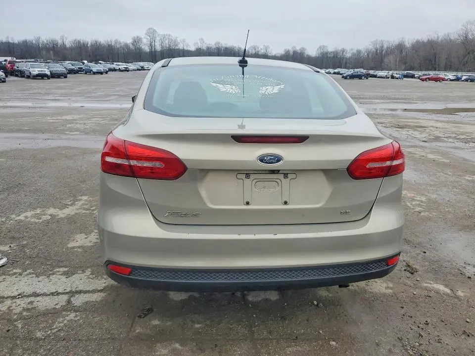 2016 FORD FOCUS SE  