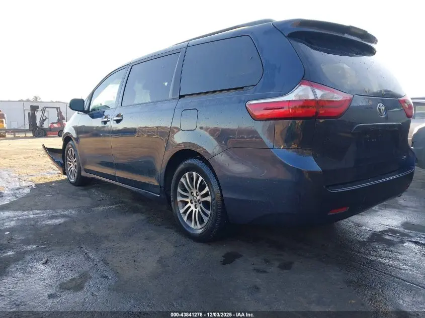 2019 TOYOTA SIENNA XLE 8 PASSENGER