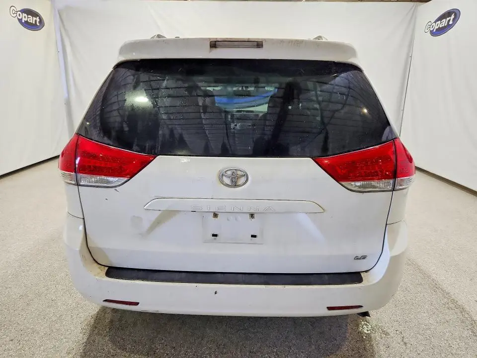 2012 TOYOTA SIENNA LE  