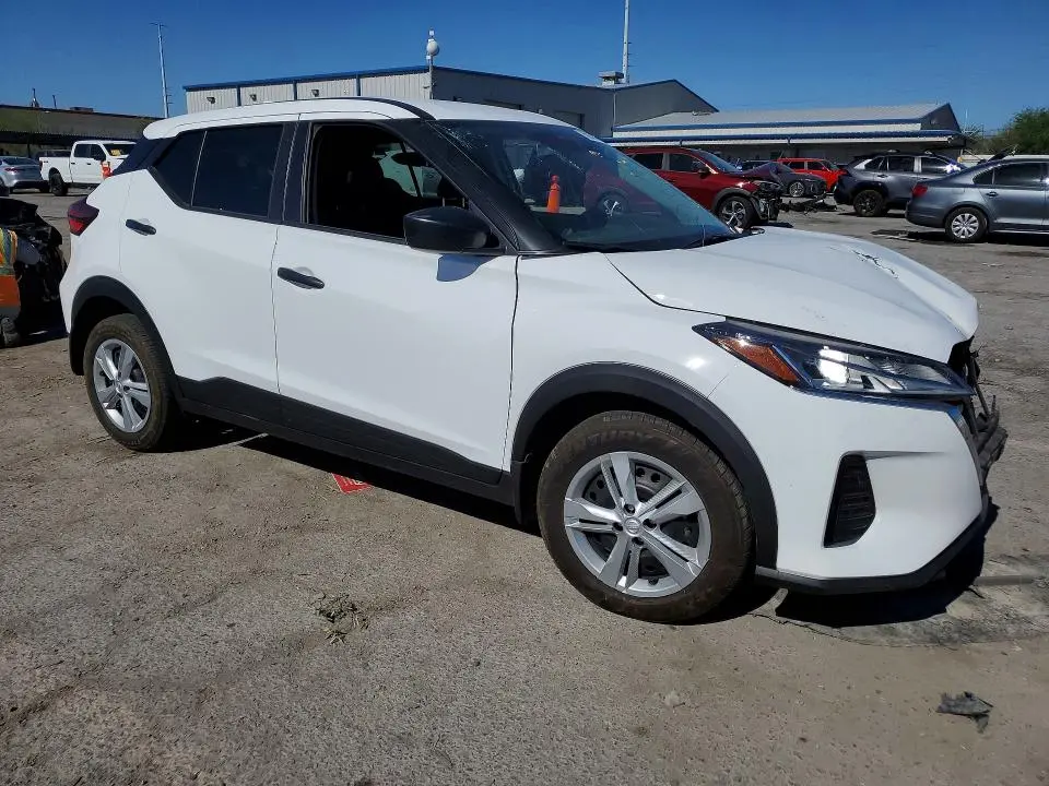 2024 NISSAN KICKS S  