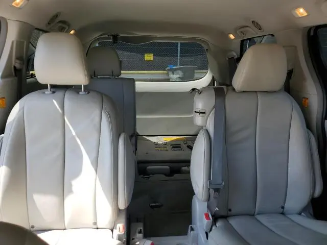 2013 TOYOTA SIENNA XLE  