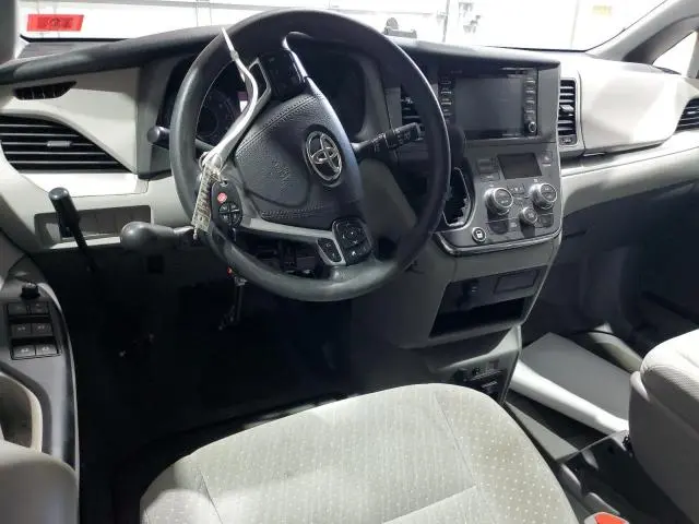 2018 TOYOTA SIENNA LE  
