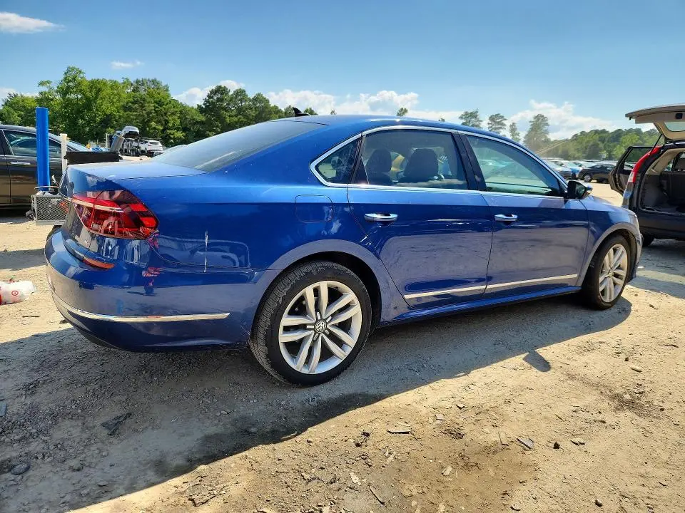 2017 VOLKSWAGEN PASSAT SE  