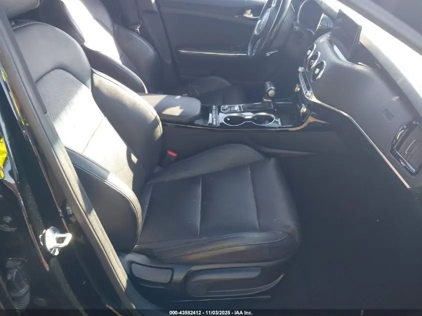 2023 KIA STINGER GT-LINE