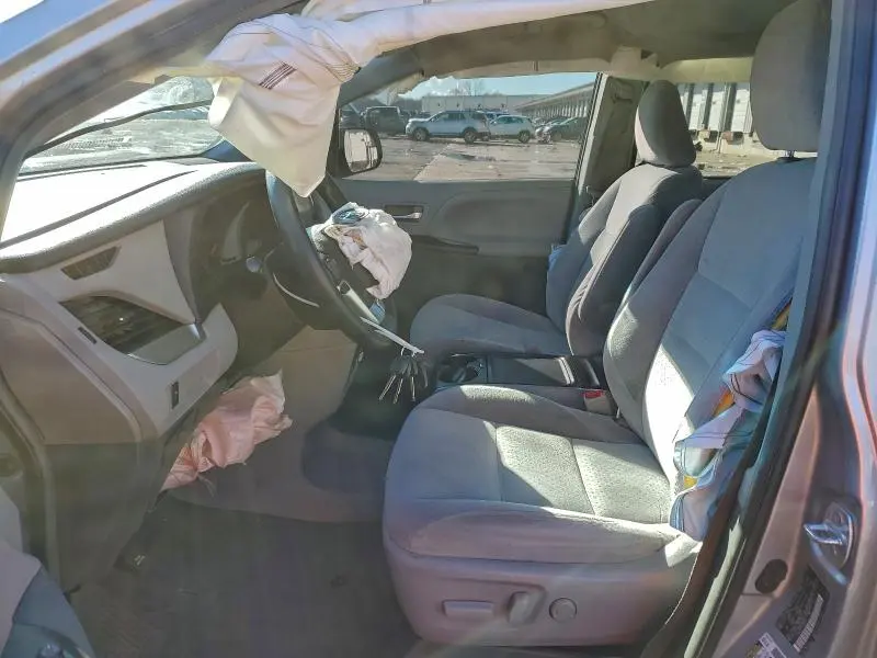 2015 TOYOTA SIENNA LE  