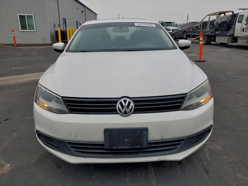 2011 VOLKSWAGEN JETTA SE  