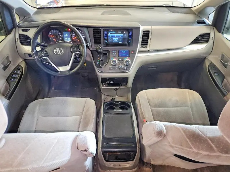 2017 TOYOTA SIENNA LE  