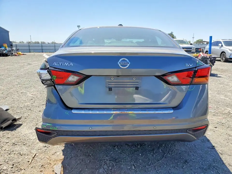 2022 NISSAN ALTIMA SV  