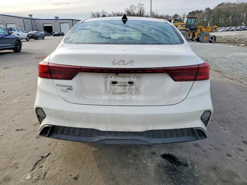 2024 KIA FORTE LX  