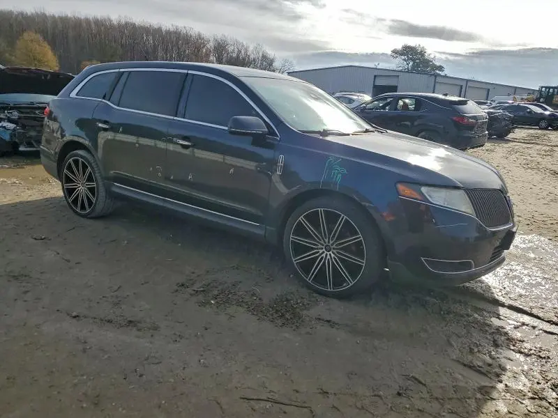 2014 LINCOLN MKT   