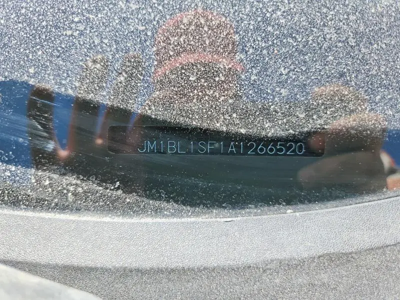 2010 MAZDA 3 I  