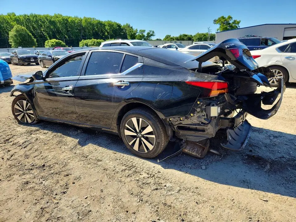 2022 NISSAN ALTIMA SV  