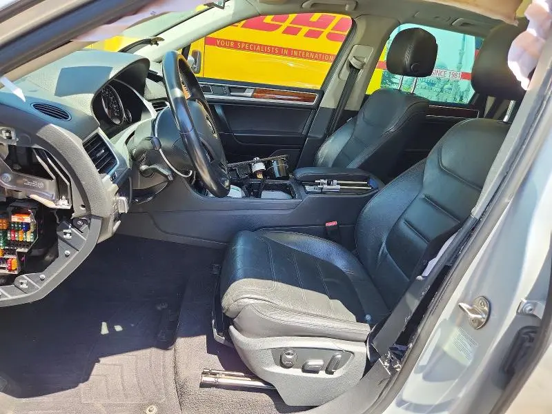 2012 VOLKSWAGEN TOUAREG V6  