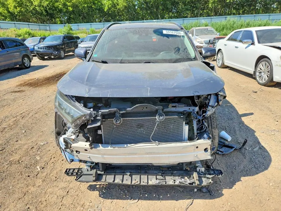2021 TOYOTA RAV4 XLE  