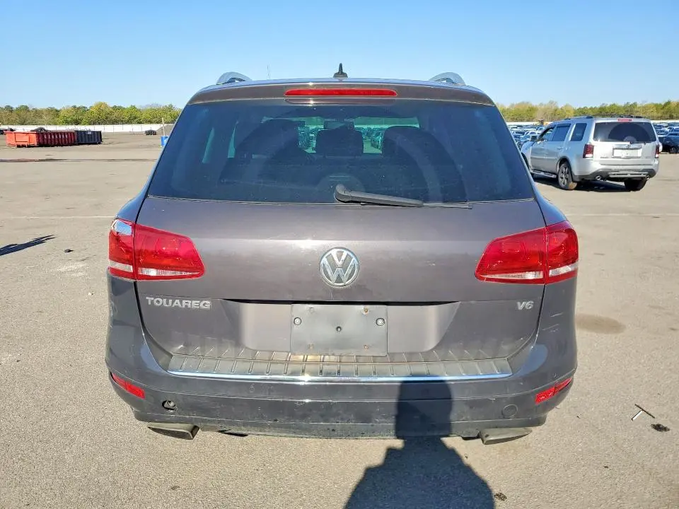 2011 VOLKSWAGEN TOUAREG V6  