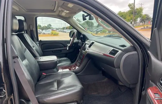 2011 CADILLAC ESCALADE LUXURY  