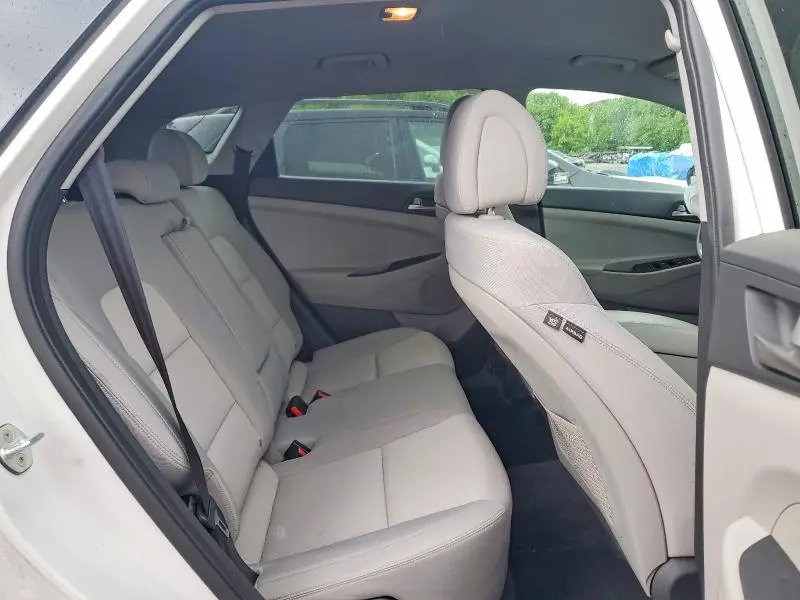 2018 HYUNDAI TUCSON SE  