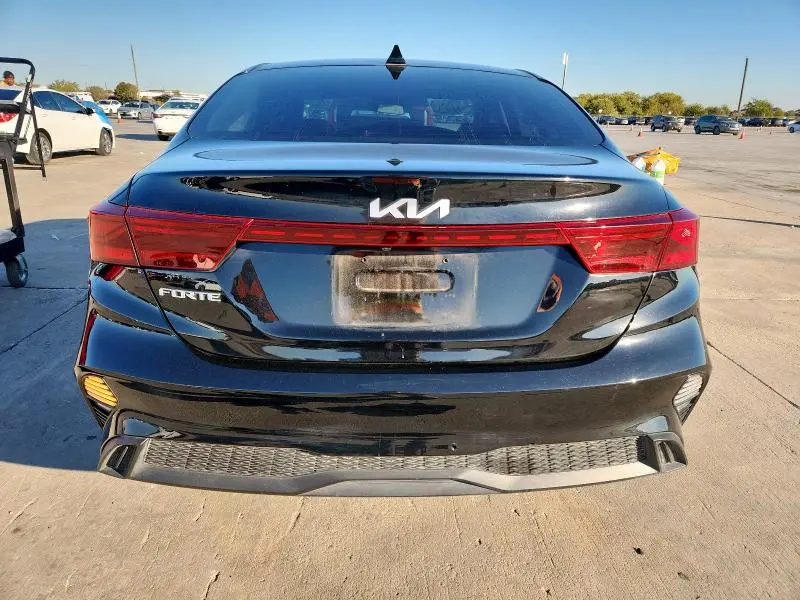 2023 KIA FORTE LX  
