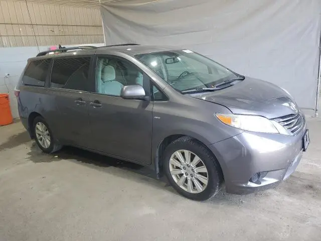 2017 TOYOTA SIENNA LE