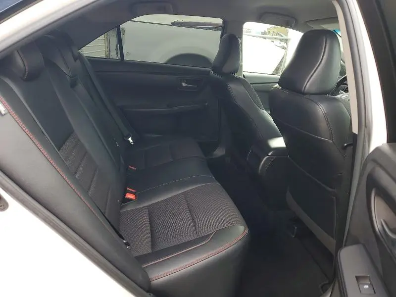 2016 TOYOTA CAMRY SE  