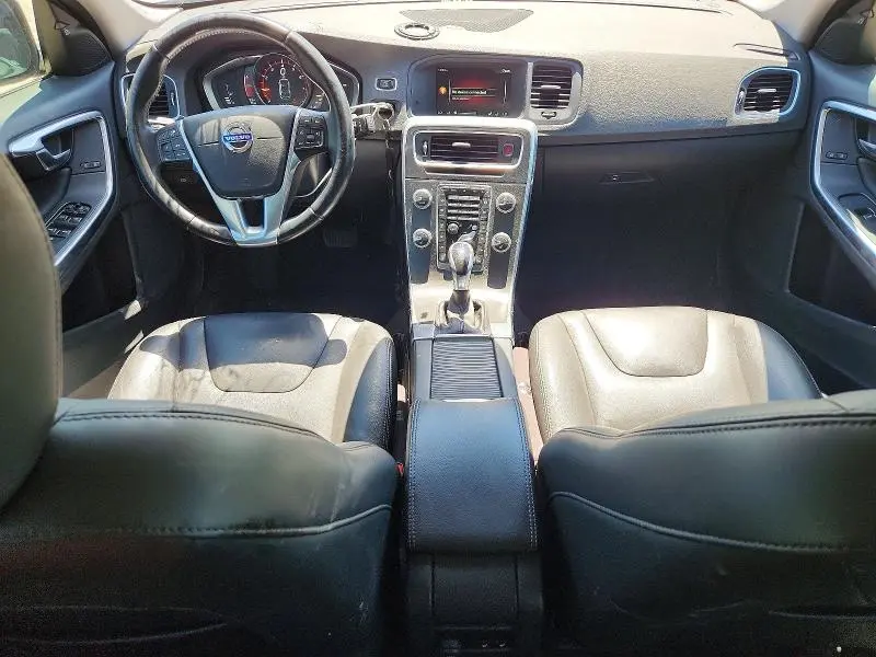 2016 VOLVO V60 T5 PLATINUM  