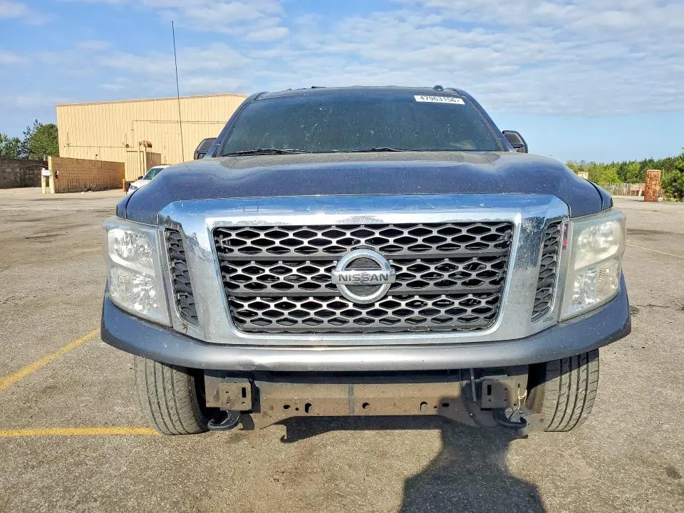 2017 NISSAN TITAN SV  