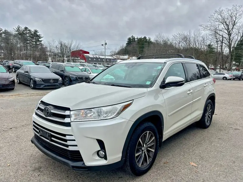 2018 TOYOTA HIGHLANDER SE  