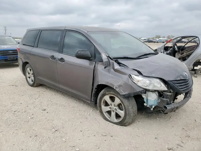 2017 TOYOTA SIENNA   