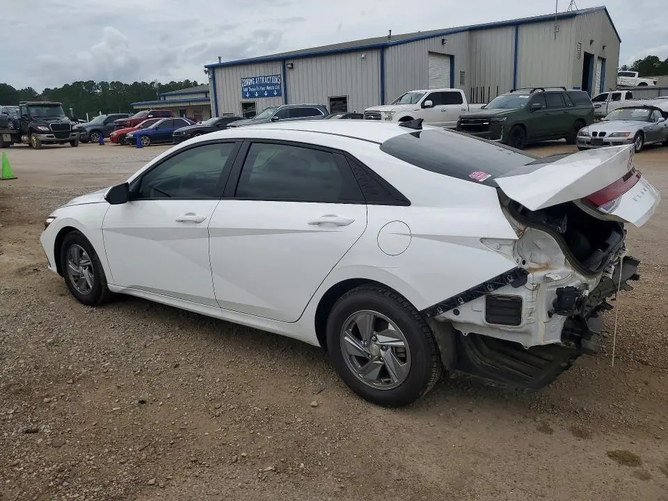 2024 HYUNDAI ELANTRA SE  