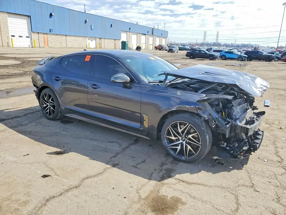 2023 KIA STINGER GT-LINE  