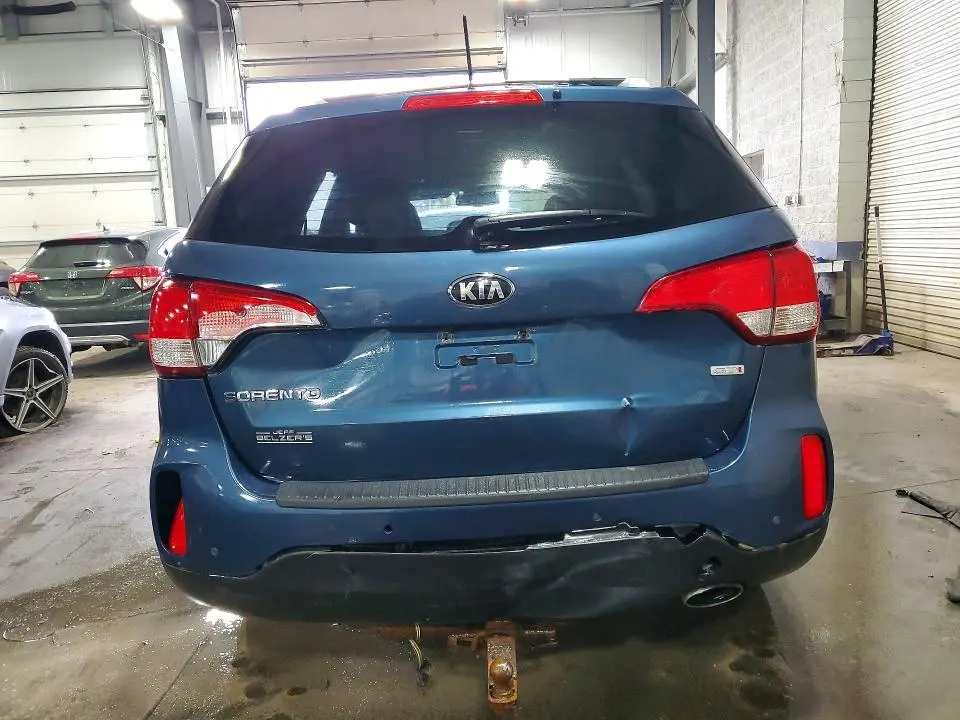 2015 KIA SORENTO LX  