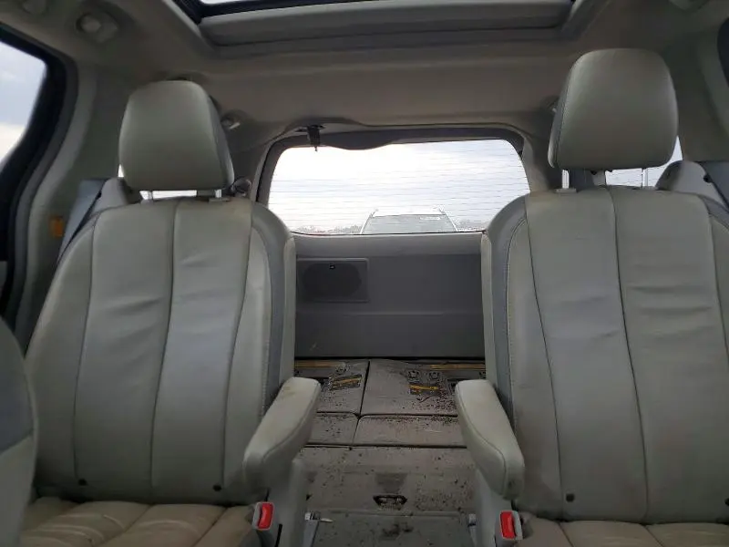 2013 TOYOTA SIENNA LIMITED 7-PASSENGER  
