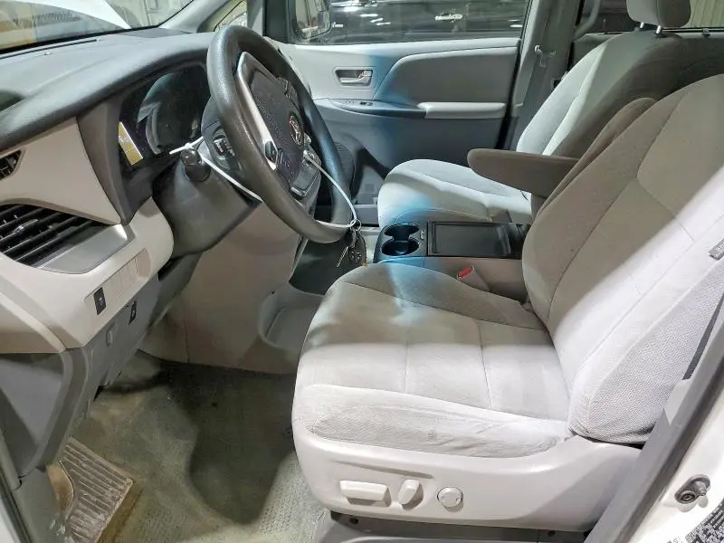 2015 TOYOTA SIENNA LE  