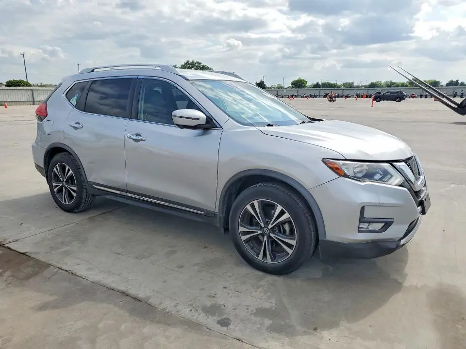 2017 NISSAN ROGUE SL  