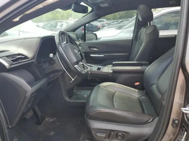 2021 TOYOTA SIENNA XSE  