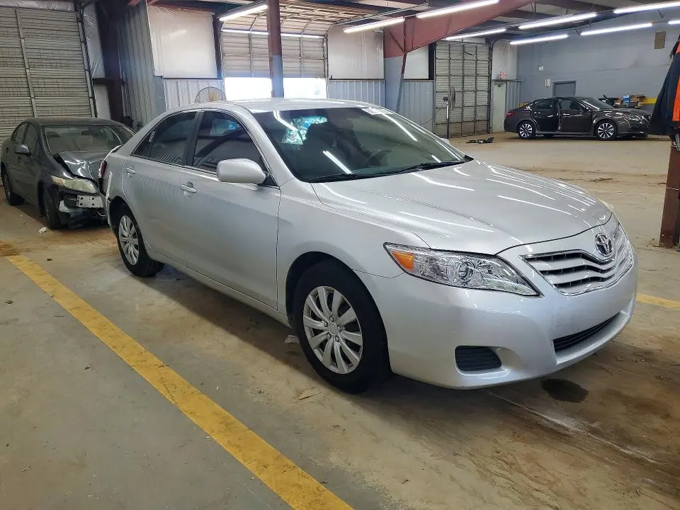 2010 TOYOTA CAMRY LE V6  