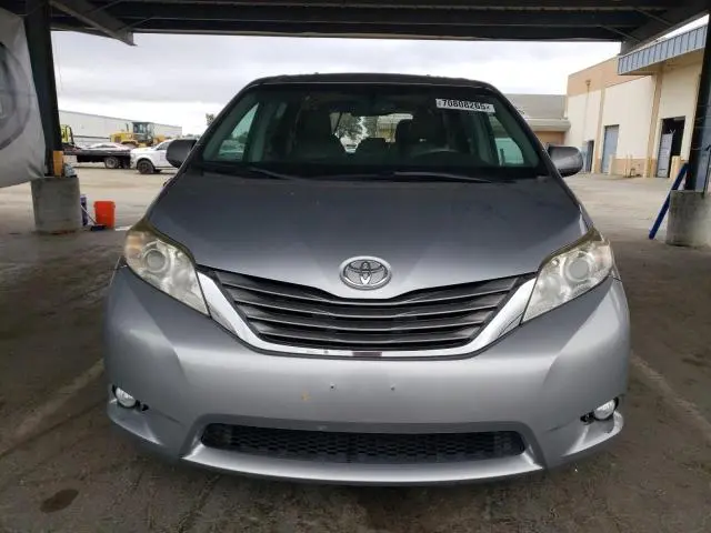 2014 TOYOTA SIENNA XLE  
