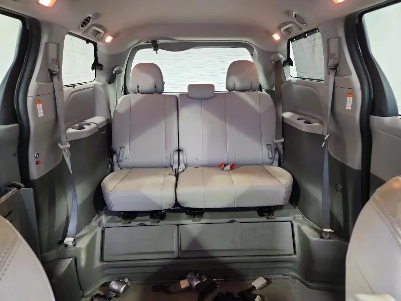 2016 TOYOTA SIENNA XLE 8-PASSENGER  