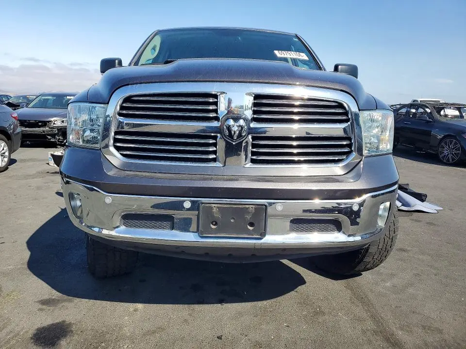2016 RAM 1500 SLT  