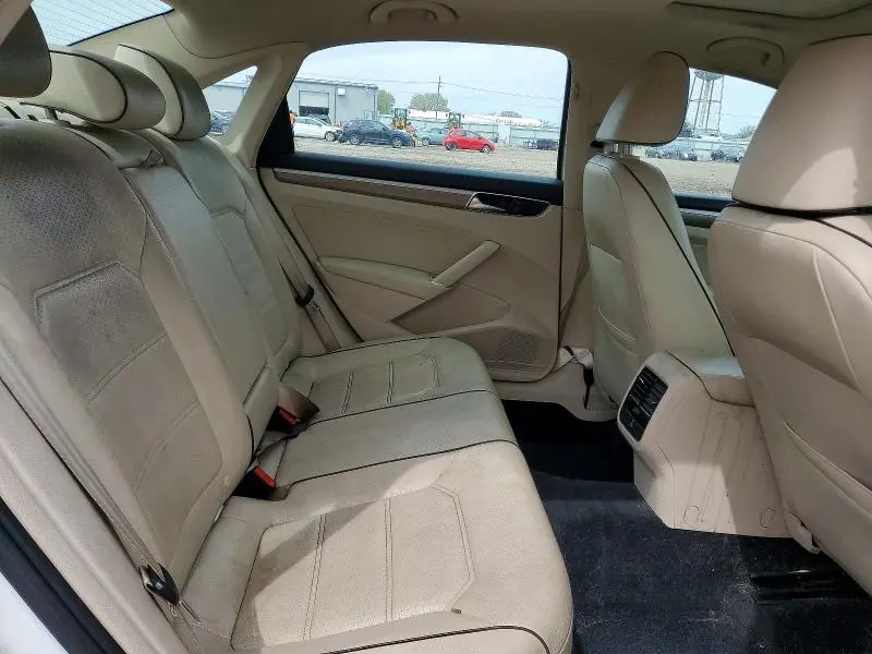 2017 VOLKSWAGEN PASSAT SE  