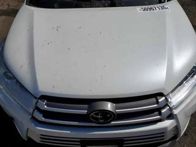 2019 TOYOTA HIGHLANDER LE  