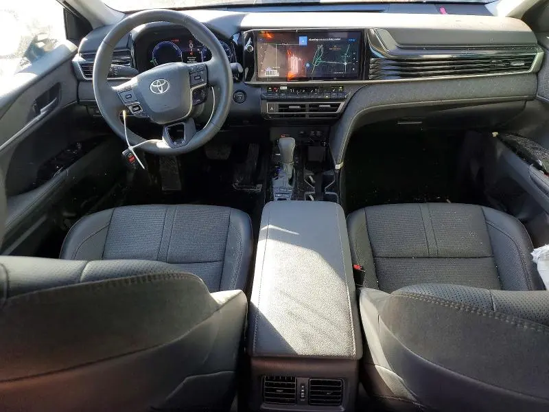 2025 TOYOTA CAMRY XLE  