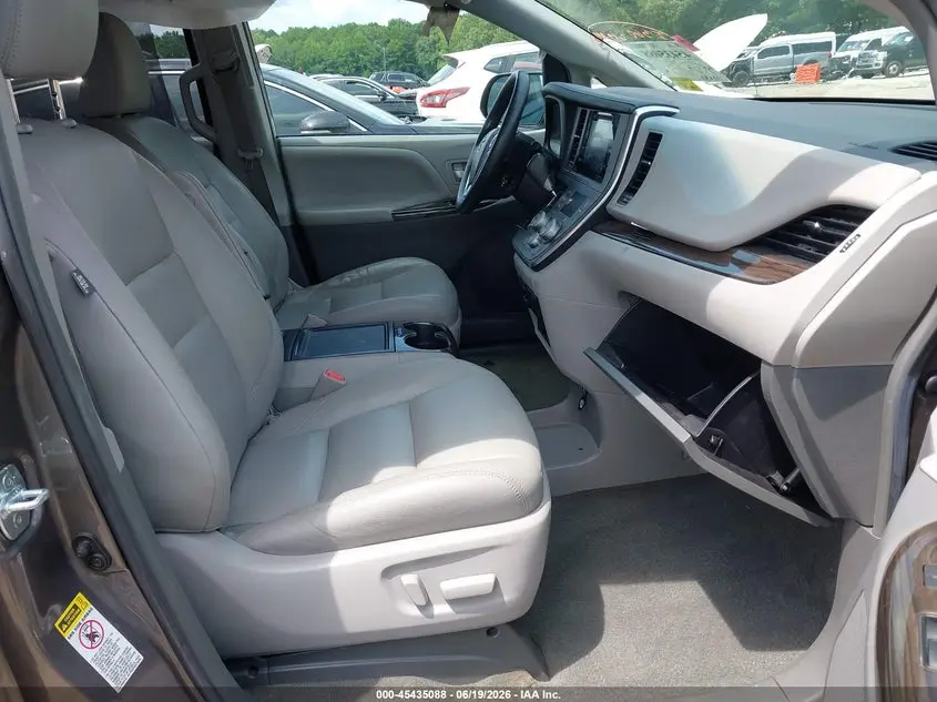2017 TOYOTA SIENNA XLE 8 PASSENGER
