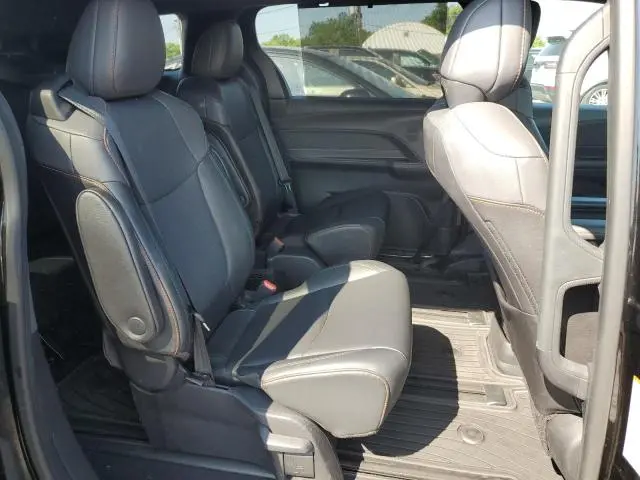2021 TOYOTA SIENNA XSE  