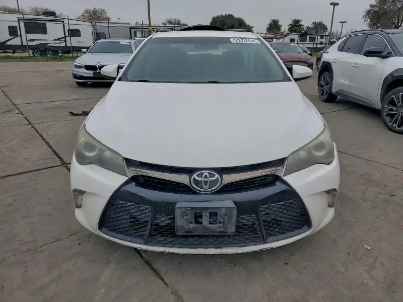 2016 TOYOTA CAMRY SE  