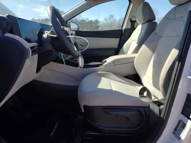 2025 HYUNDAI TUCSON SE  