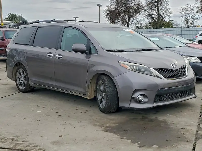 2016 TOYOTA SIENNA SE  