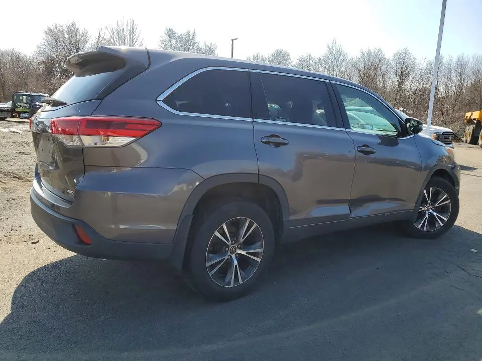 2017 TOYOTA HIGHLANDER LE  