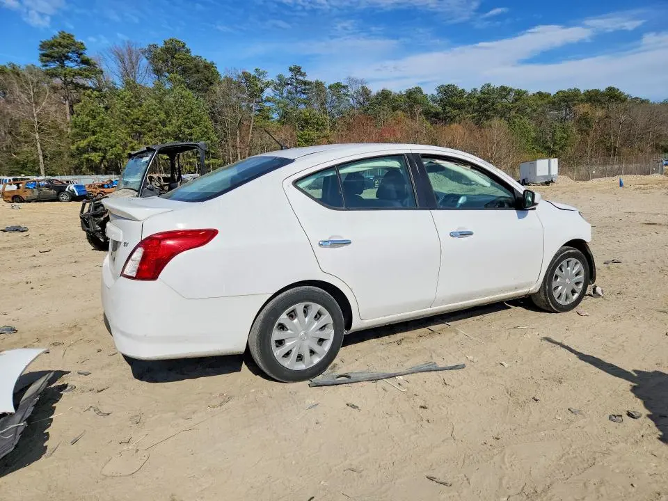 2019 NISSAN VERSA SV  