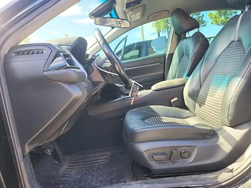 2019 TOYOTA CAMRY SE  